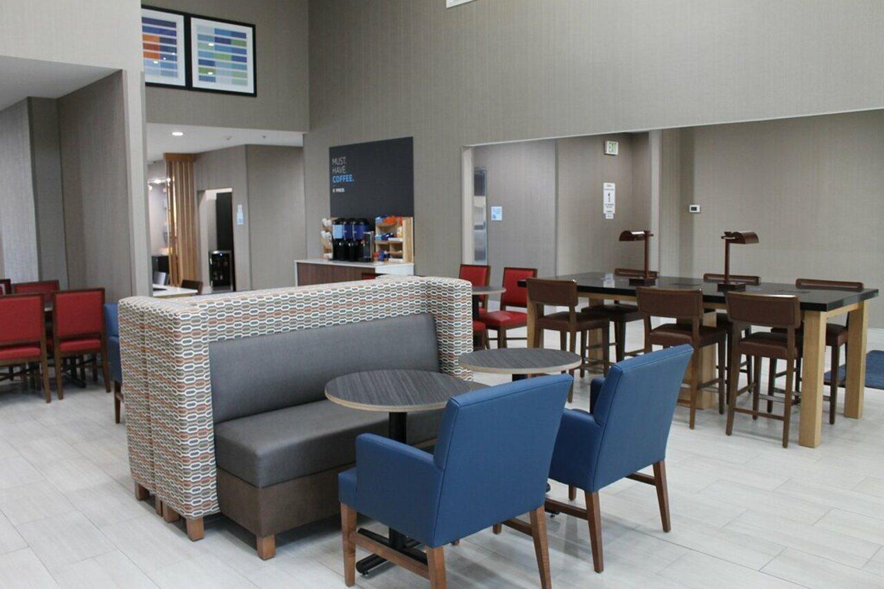 Holiday Inn Express & Suites - Tulare By Ihg Buitenkant foto