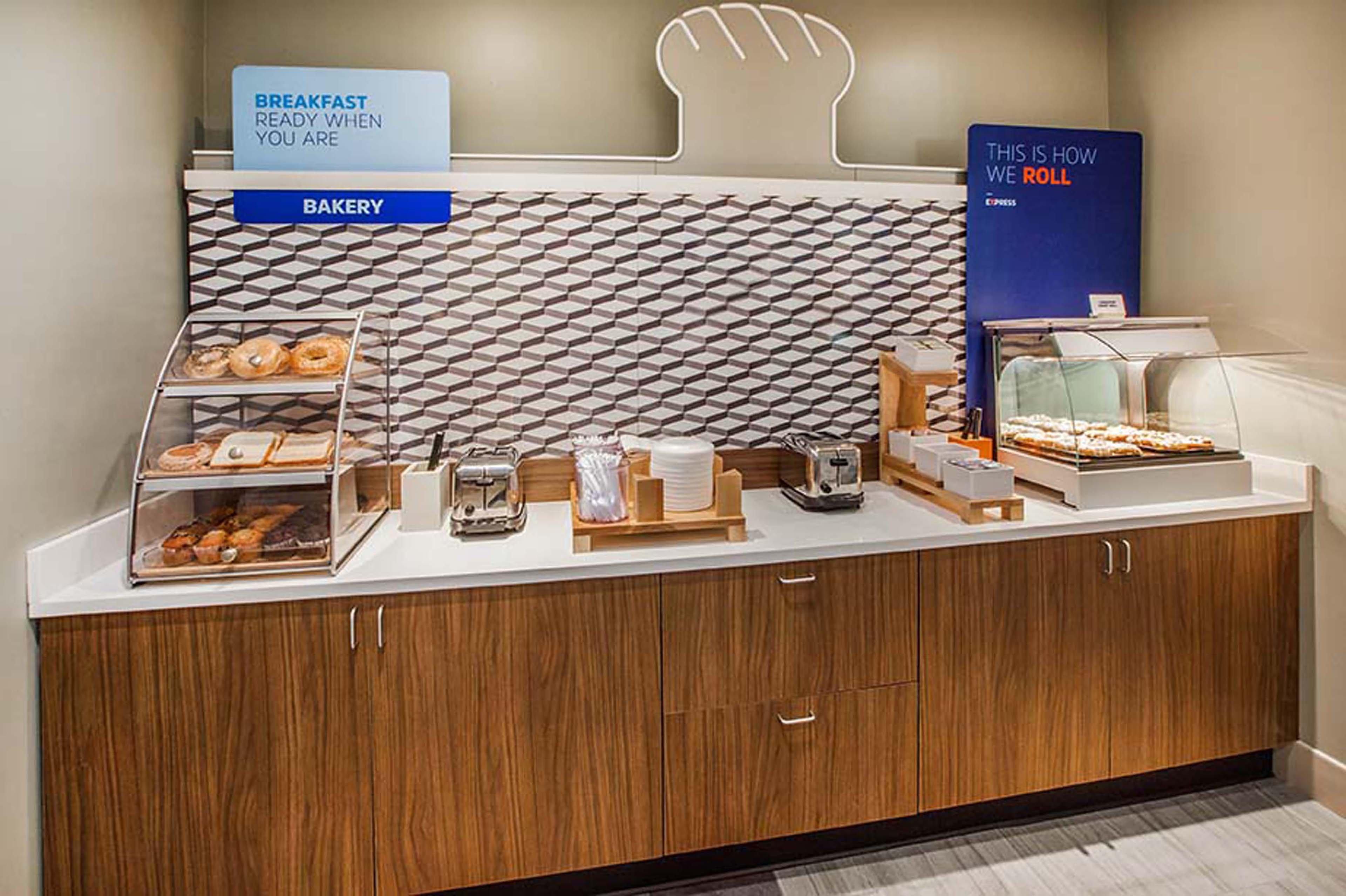 Holiday Inn Express & Suites - Tulare By Ihg Buitenkant foto