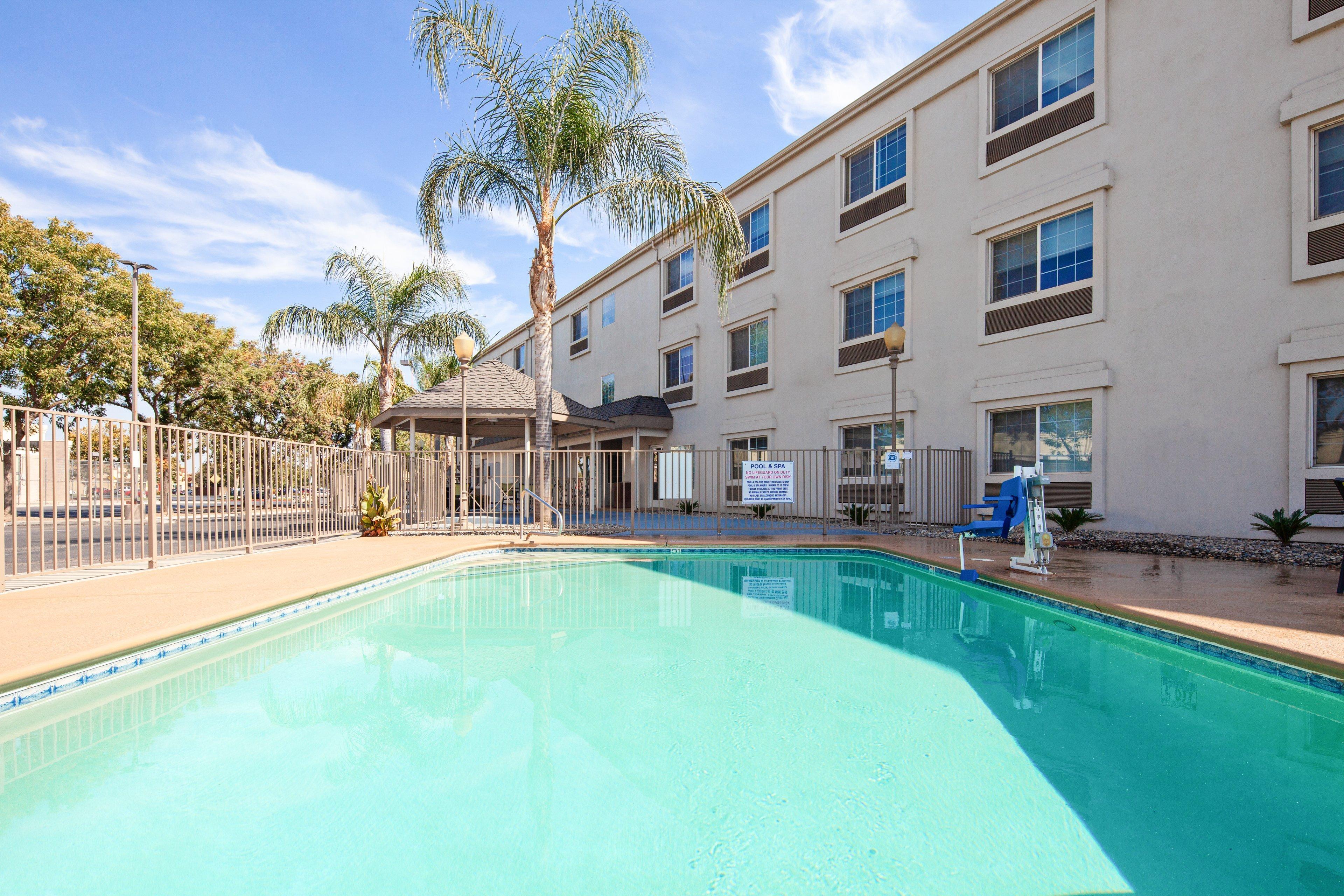 Holiday Inn Express & Suites - Tulare By Ihg Buitenkant foto